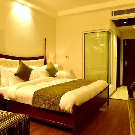 Season Hotel Nainital Exterior photo