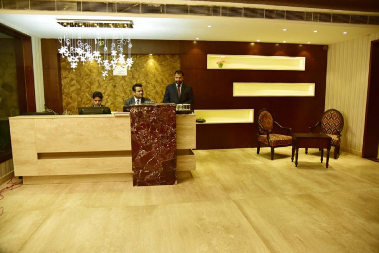 Season Hotel Nainital Exterior photo