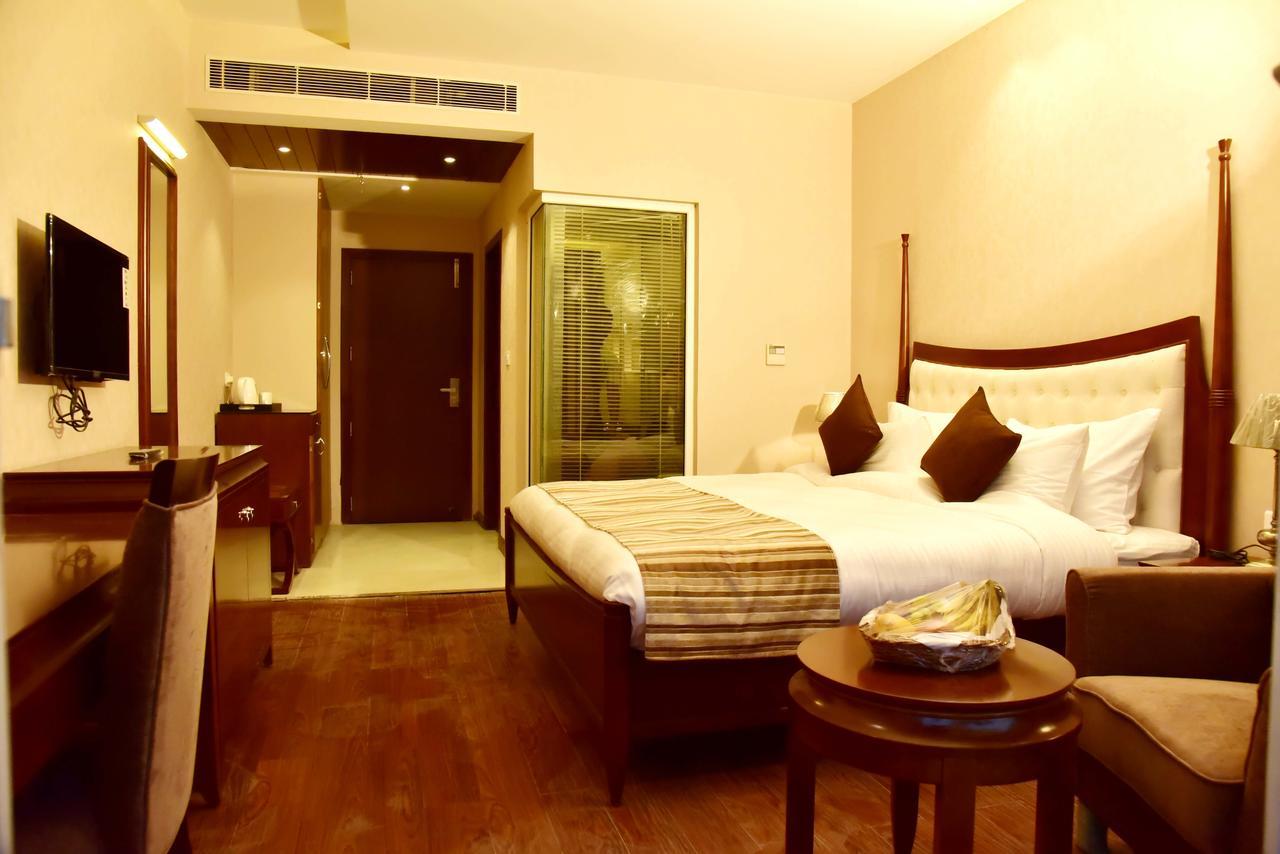 Season Hotel Nainital Exterior photo