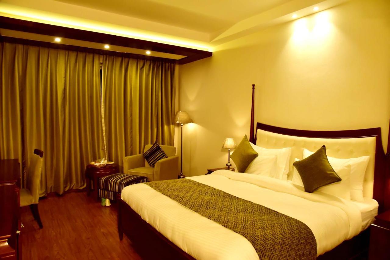 Season Hotel Nainital Exterior photo