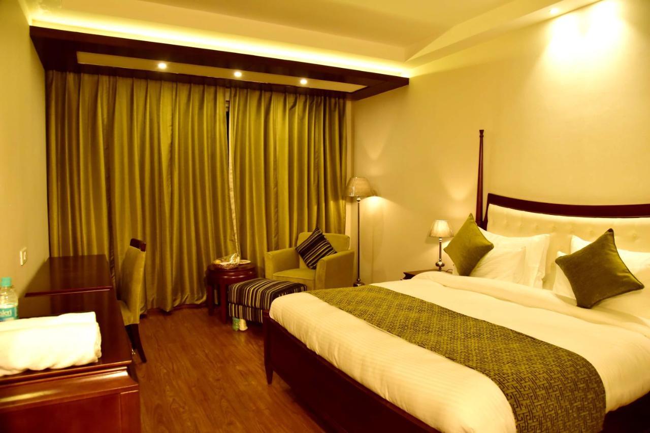Season Hotel Nainital Exterior photo