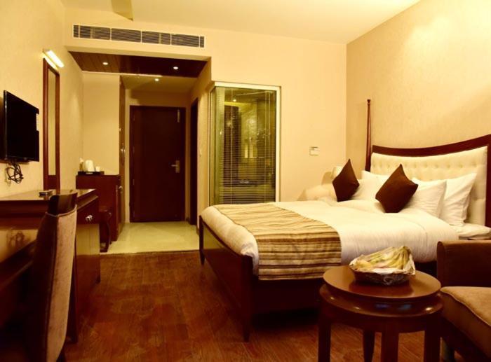 Season Hotel Nainital Exterior photo